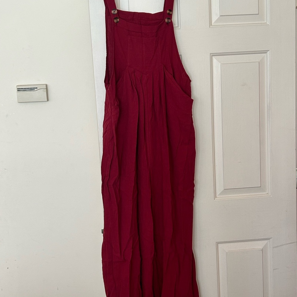 Cropped wide leg overalls from Temu. NWOT size large (8/10). Dark red.